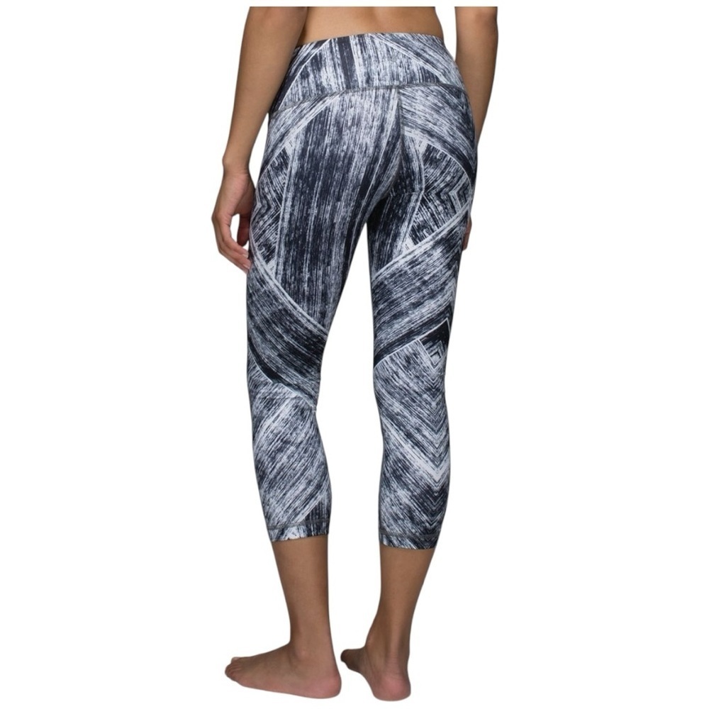 Lululemon Athletica Wunder Under Crop Full On Luon Size 8 NWOT